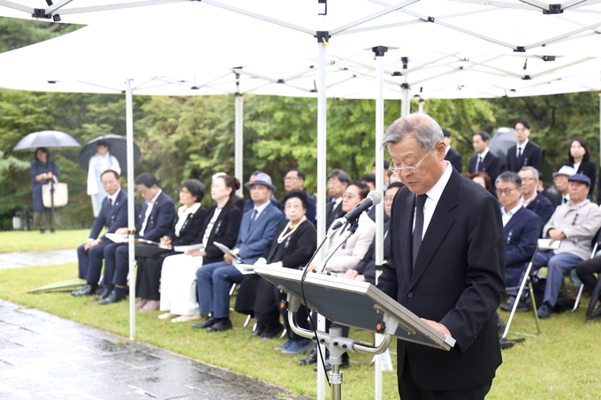 추모사를 낭독하는 정수용 이봉창의사기념사업회장...<사진=이봉창의사기념사업회 제공>