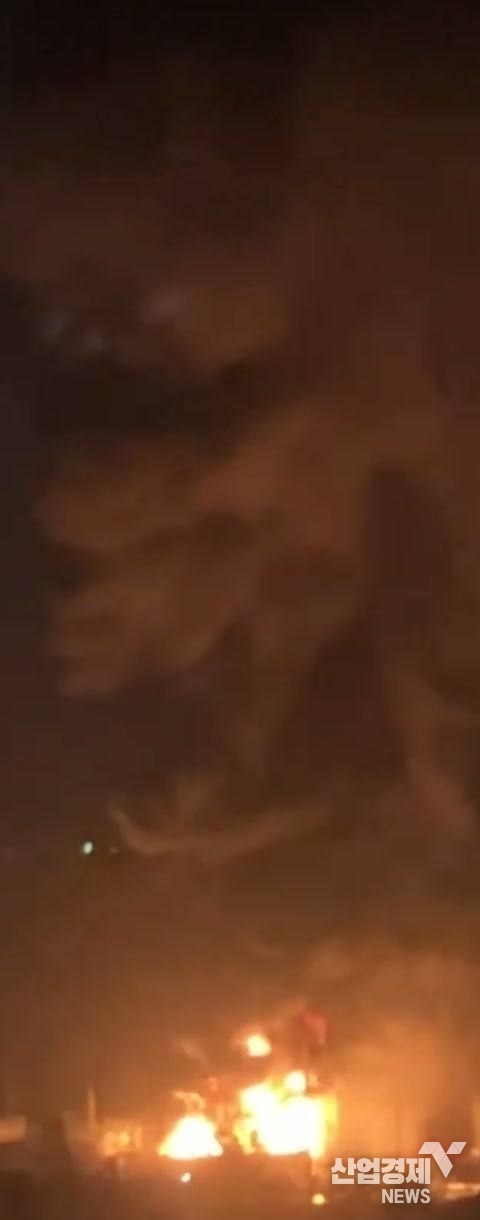 지난 3월14일 우크라이나군의 투압세 드론공격 당시 화재 장면