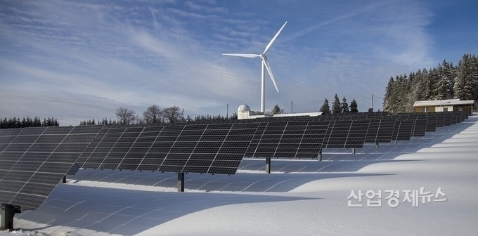 태양광 산업의 급격한 발전은 필연적으로 대규모의 폐패널 발생을 불러오게 된다.